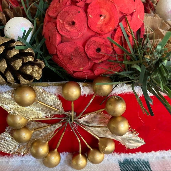 Table Centerpiece Christmas Pine Cones Red White Berries Orbs s 10 x 7 x 5 in - Picture 3 of 14
